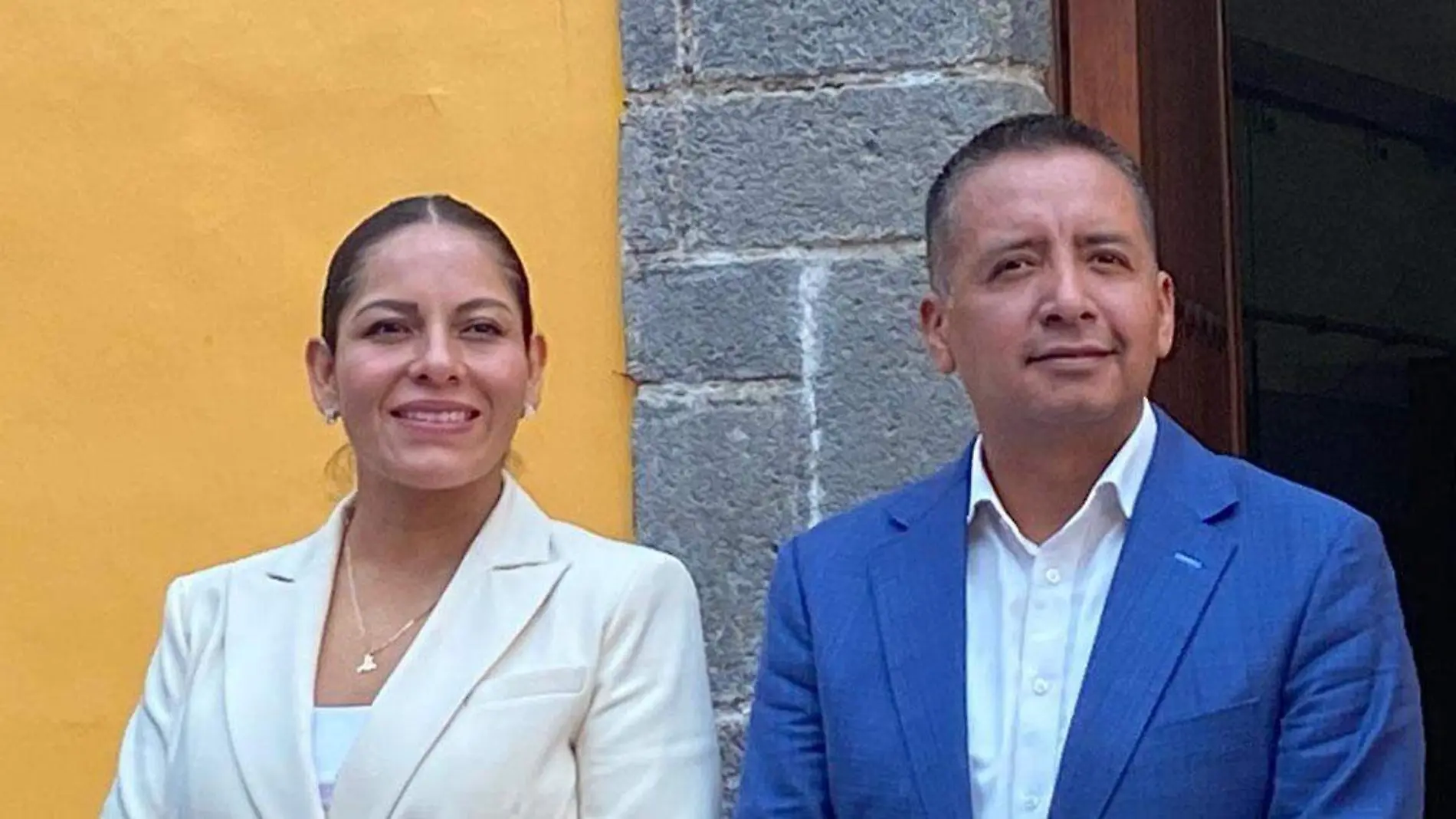 Guadalupe Cuautle, presidenta municipal electa de San Andrés Cholula y Edmundo Tlatehui Percino, edil en funciones